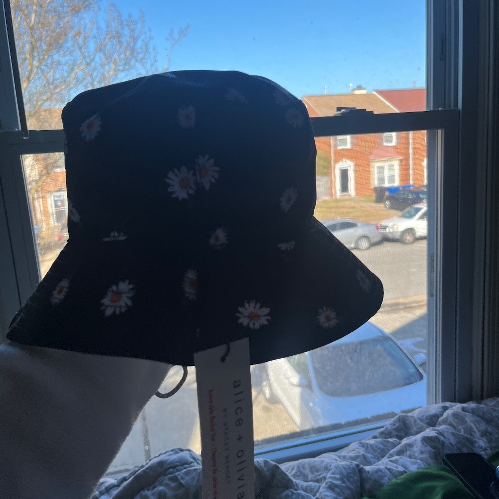 Bucket hat